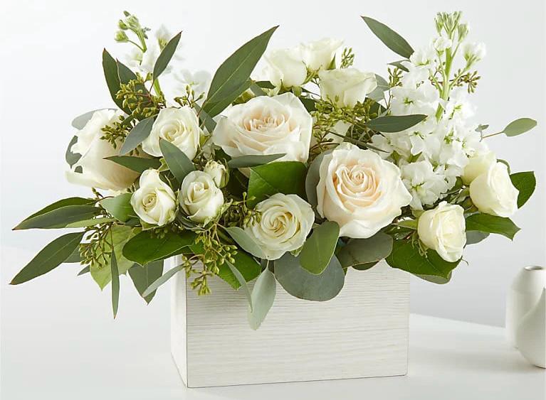Gracia pura – Arreglo floral blanco