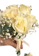 Boutonnière y pulsera de rosa blanca