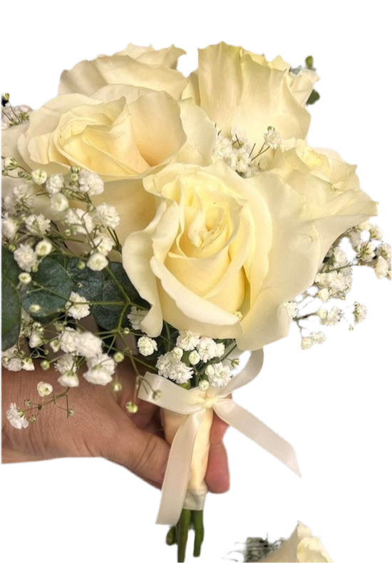 Boutonnière y pulsera de rosa blanca