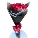 12 rosas rojas empaquetadas elegantemente para regalos en Miami, presentación premium con entrega el mismo día en Doral