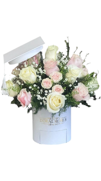 Elegante arreglo de rosas para graduación