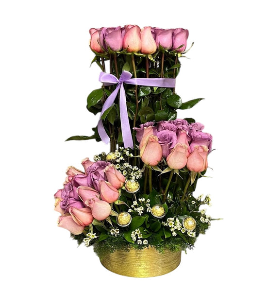 Impresionante arreglo de rosas moradas