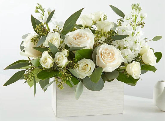 Gracia pura – Arreglo floral blanco