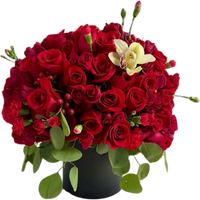 Elegant anniversary flower arrangements delivered in Miami and Doral, designed to celebrate love with premium roses and luxury bouquets.