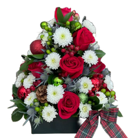 Christmas tree, Flores 24 Horas Christmas tree floral design, made with fresh roses and daisies. Florist Miami, bouquets of flowers.