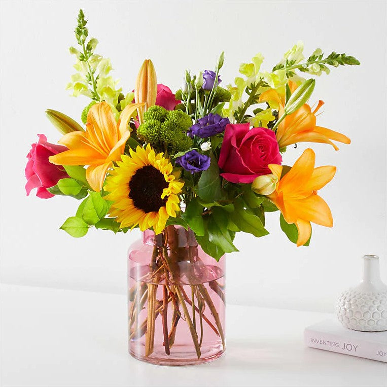 Best Day Deluxe With Blush Vase, To Create a Celebration in Bloom, Our Florist Handcrafts a Vibrant Bouquet of Flowers in a Clear Glass Vase, Perfect For a Special Occasion Or Simply To Spread a Smile. Bouquets Flowers in Coral Gables, Miami, Delivery Flowers, Florist in Coral Gables.