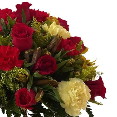 Pasión Dorada - Caja de Flores Premium con Tonos Dorados y Elegantes 