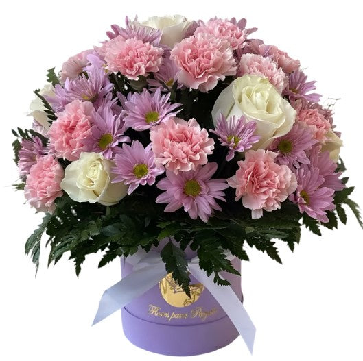 compra en BouquetsFlowers.com perfecta armonía de rosas, margaritas, y claveles en caja, un armonía de colores para darle felicidad