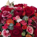 En BouquetsFlowers.com desbloquea el lenguaje secreto de las flores: combina rosas con otras flores para expresar lo que realmente sientes y haz que su día sea inolvidable.