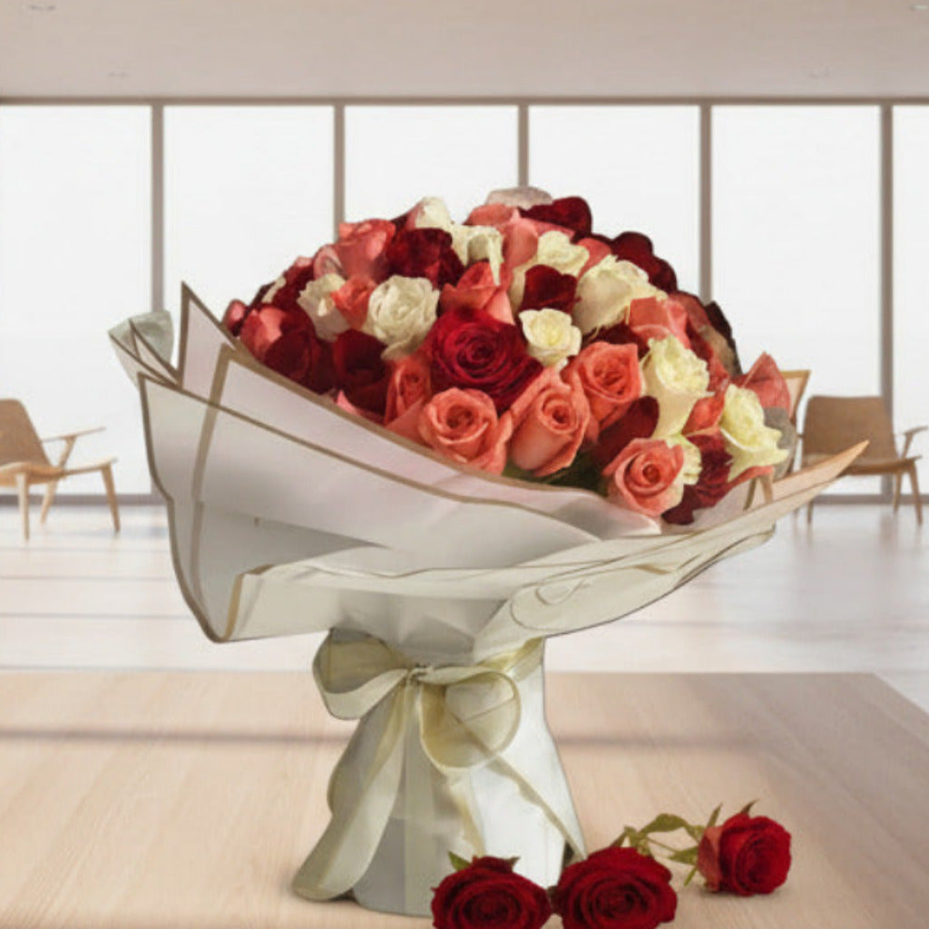 sorprenderá en este día especial con este hermoso bouquet de rosas mixtas tonos rojos, rosados y blancos, para mostrarle tu amor y cariño
