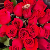 Exclusive red roses delivery Miami Beach — same-day elegance for unforgettable moments
