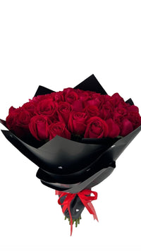Pasión Inigualable – Bouquet de 50 Rosas Rojas con Entrega en Doral