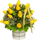 Rosas amarillas premium en caja elegante Miami. Compra flores amarillas frescas con entrega mismo día. Florería #1 en Miami, Doral, Brickell