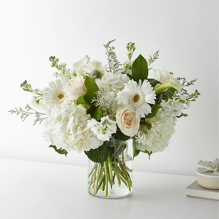 White Roses Hydrangeas Deluxe In Bouquet And Vase, Special Rose Bouquets And Arrangements, Rose Delivery, Anniversary Flowers & Gifts, Romantic Flowers & Gifts, Mother´s Day, Valentine’s Day. Bouquets Flowers in Coral Gables, Miami, Delivery Flowers, Florist in Coral Gables.