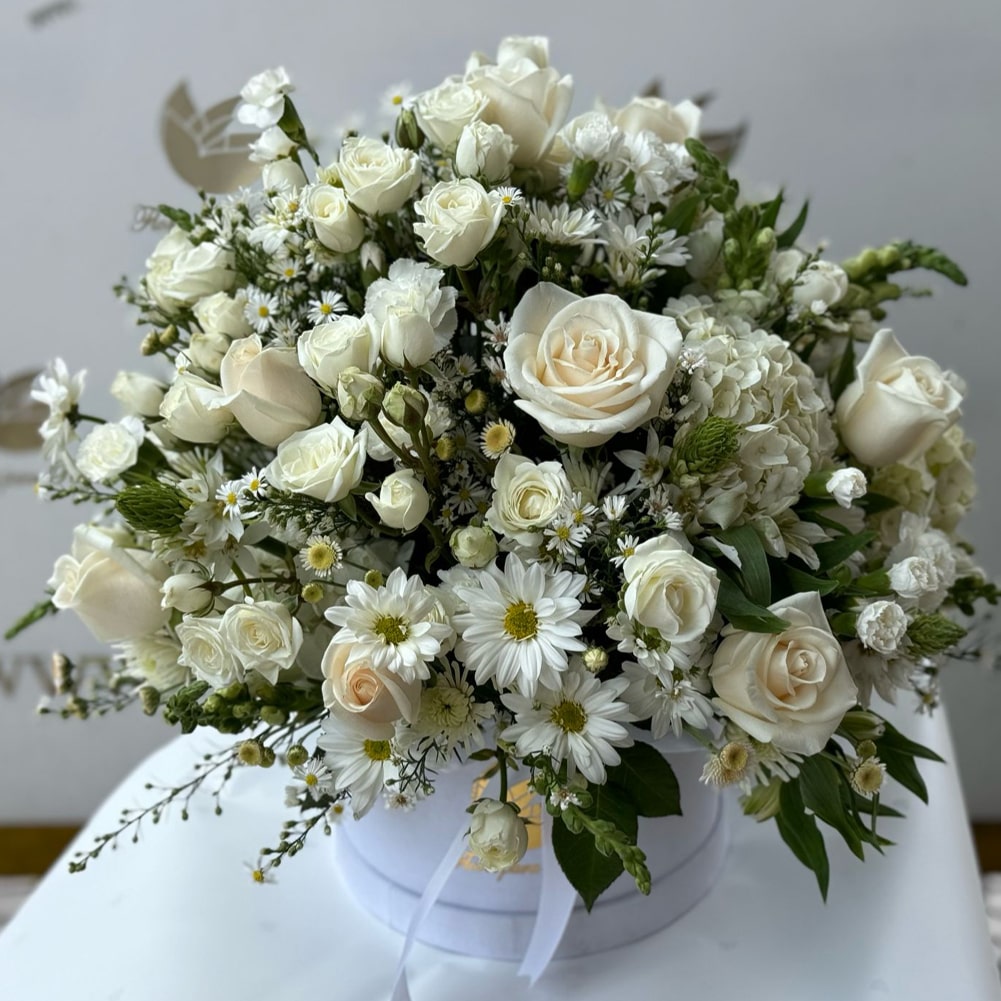 White Boxed Flowers, Miami Flower Delivery, Bouquets Flowers, White Boxed Flowers, perfect for adding a touch of elegance to any room, Miami flower delivery, bouquets and gifts delivery, flowers and more, flower delivery, Bouquets Flowers Miami
