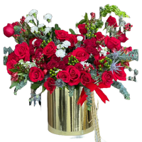 Reference image for our seasonal flower arrangement “Merry Golden Christmas” made with red roses, green and white tones that will make this arrangement the special gift of this season. Our flower shop is located in Miami. Bouquets Flowers.