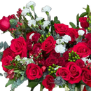 Reference image in detail for our seasonal flower arrangement “Merry Golden Christmas” made with red roses, green and white tones that will make this arrangement the special gift of this season.