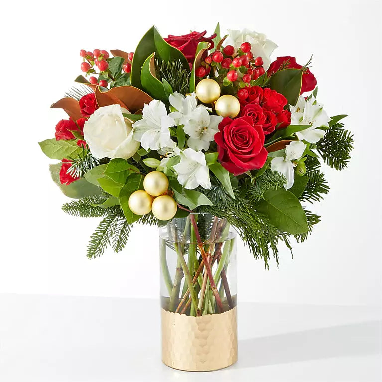 In Bouquets Flowers, we present our bouquet in vase “Joy and Christmas Joy”. It is made with red and white roses, astromelias, green foliage and Christmas decorations. Our flower shop is located in Miami. Size of bouquet with vase: Medium