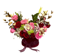 elegant pink flower box with roses and carnations for Mother’s Day infinity style gift Miami