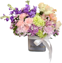 Soft pastel flowers designed to celebrate mom with elegance and emotion.
Available with same day flower delivery Miami for a perfect, thoughtful gift.