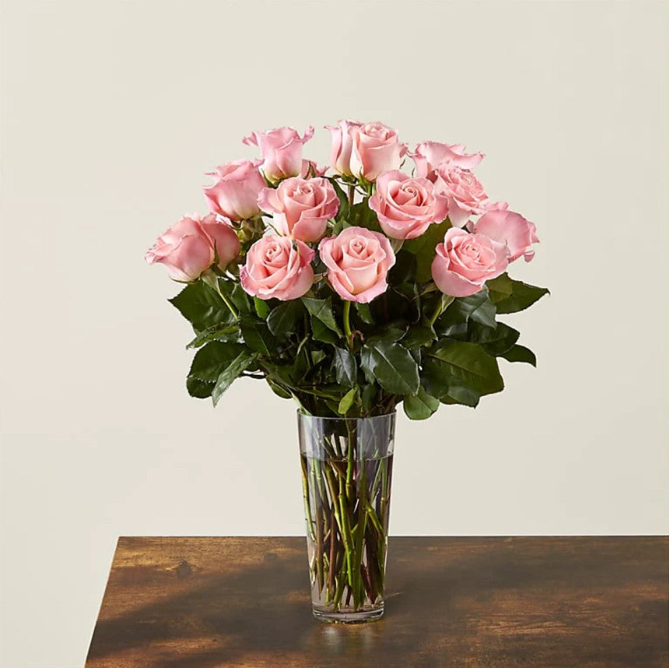 18 Long Stem Pink Roses Bouquet In A Vase, Special Rose Bouquets And Arrangements, Rose Delivery, Anniversary Flowers & Gifts, Romantic Flowers & Gifts, Mother´s Day, Valentine’s Day. Bouquets Flowers in Coral Gables, Miami, Delivery Flowers, Florist in Coral Gables.