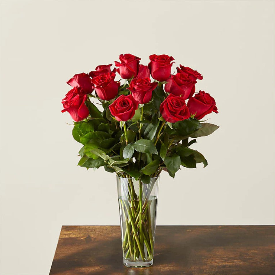 18 Long Stem Red Roses Bouquet In A Vase, Special Rose Bouquets And Arrangements, Rose Delivery, Anniversary Flowers & Gifts, Romantic Flowers & Gifts, Mother´s Day, Valentine’s Day. Bouquets Flowers in Coral Gables, Miami, Delivery Flowers, Florist in Coral Gables.